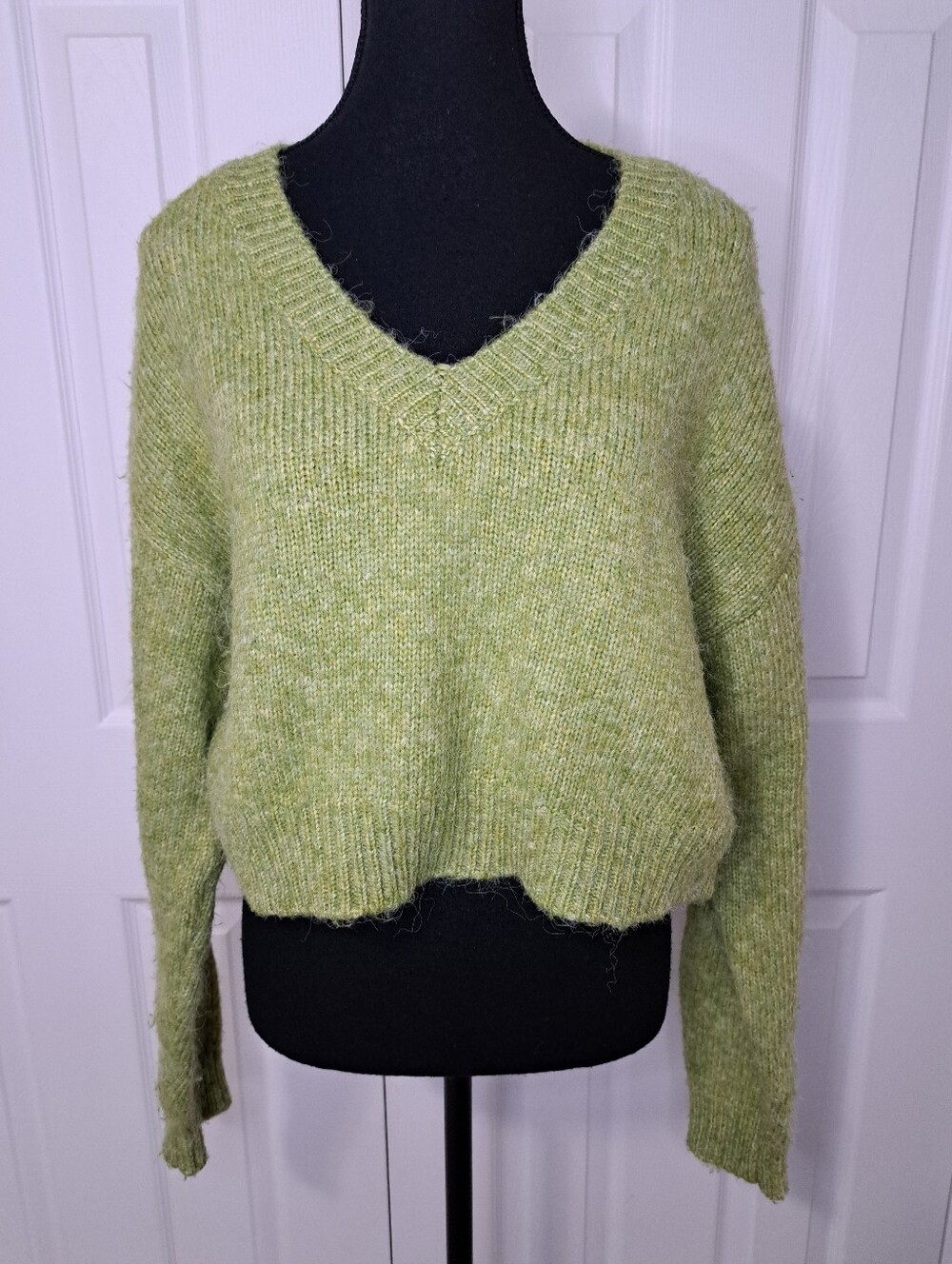 Garage Green V-Neck Cropped Sweater Womens Medium Boho Relaxed Fit Chunky